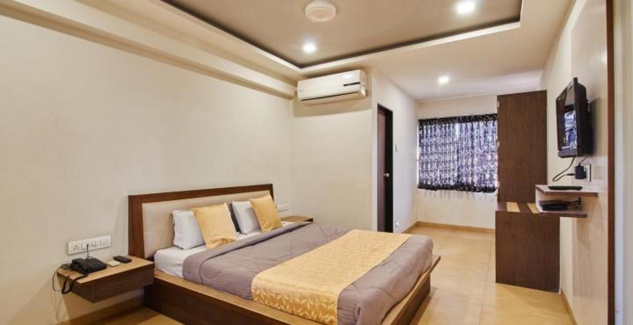 Hotel Manila Ahmedabad Exterior photo
