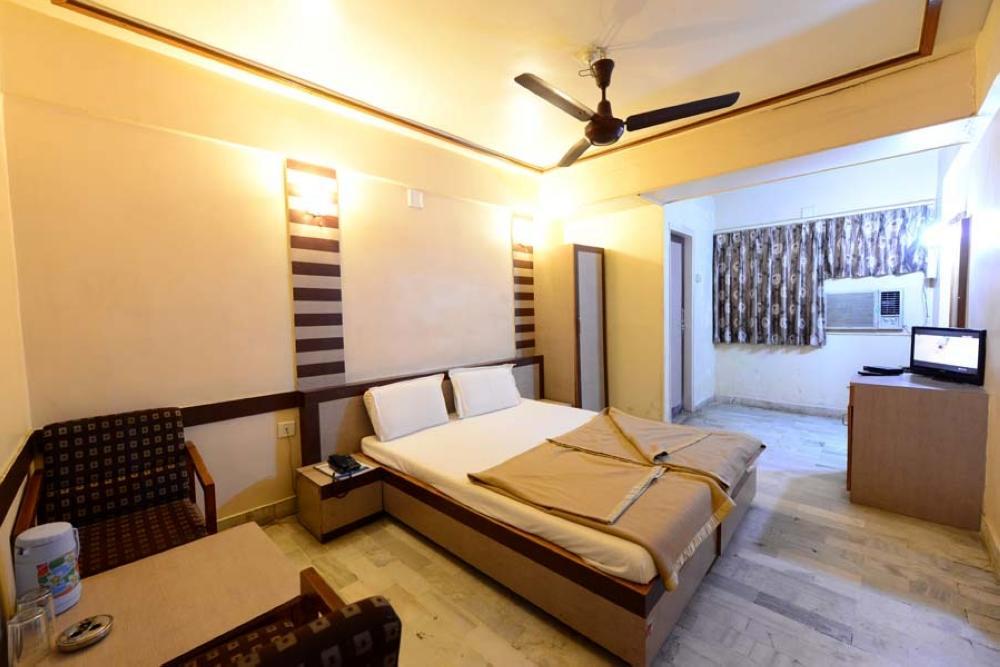 Hotel Manila Ahmedabad Exterior photo